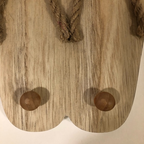 3/$20 Bouclair Wooden Flip Flops Wall Decor NWT - Picture 9 of 10